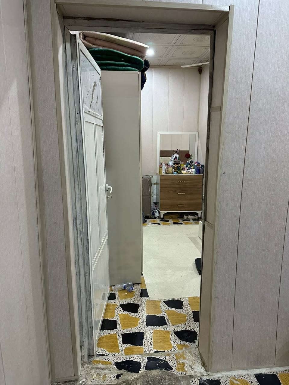 السلام عليكم 
دار تجاوز  للبيع
المكان:حي الفرات قرب المستوصف على شارع العام
لاستفسارات خاص: ***********
رجاءً الي مو شراي لا يراسل
