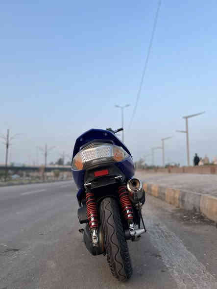 سلام عليكم دراجة سكنس فحل طلاعات الدراجة بحاله الوكاله قبل أسبوع سويته اله إدامة الدراجة ماشيه 30 ألف جيب فيتر وتعال افحص بيه صالنصه من نزلتها وياهة الداجة خير من الله الدراجة نوزل موديل 2011   السعر  مليون 100 الي ميعرف لحد يتصل لان كلبي خلصان مكاني بياع للتواصل ***********
