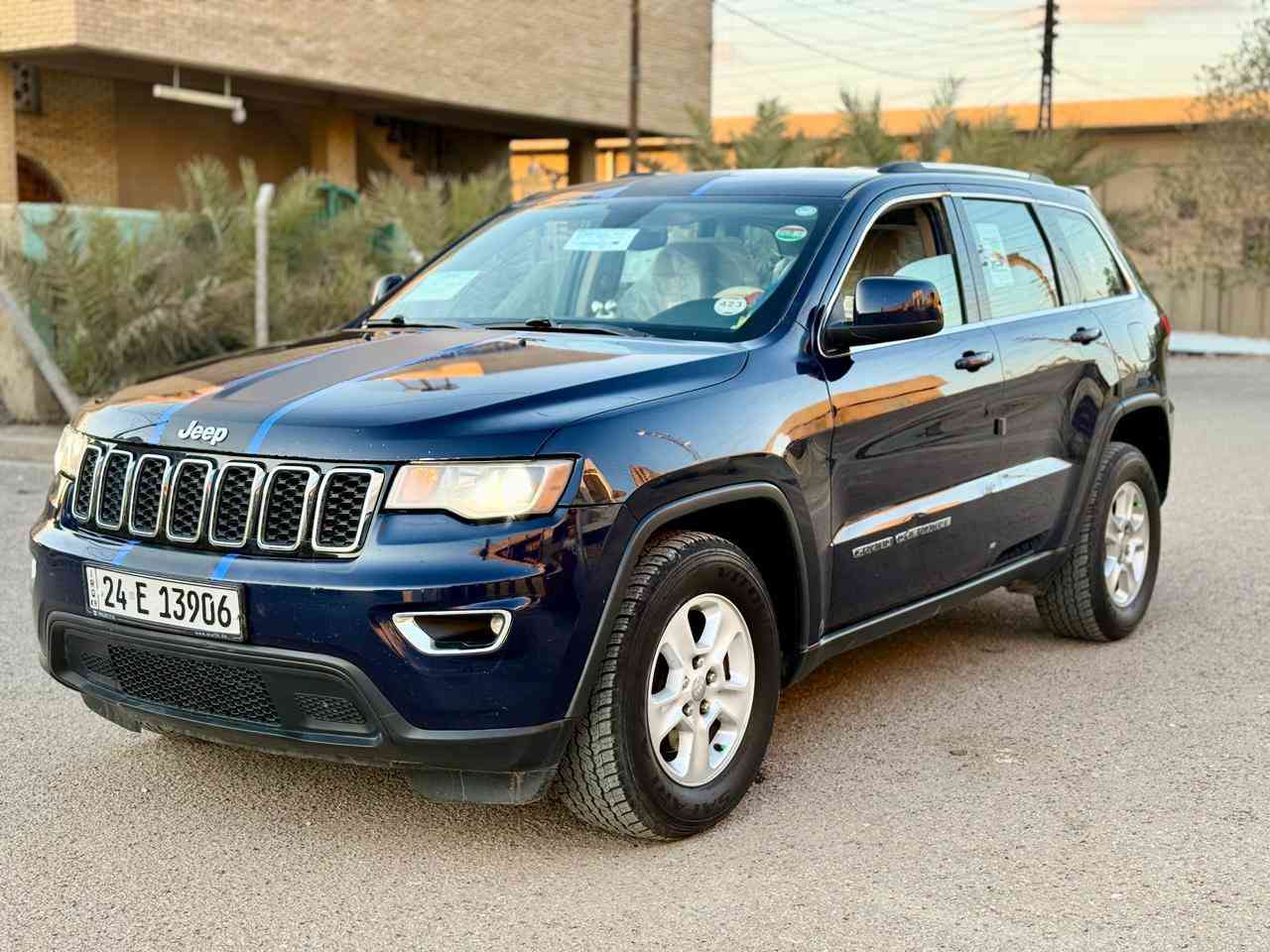 جيب لاريدو 2017 وارد امريكي كلين كفاله من الضربه هنا بلعراق بيها 4 قطع بدون دواخل وارباك سليم سياره جاهزه من كلشي مواصفات لاريدو معروفه تخم تاير صار سبوعين من شديته مكينه وكير جدد صدر امامي وخلفي جديد باتري جديد سياره اي نقص مابيها رقم دهوك جديد سنويه جديده وبسمي سياره كامله من كل نواحي بلعافيه عل يا خذها سعرها 177 وبيها مجال بصيط 
عنوان بغداد الرصافه 
للستفسار***********
