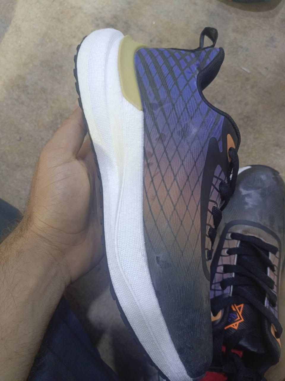 حذاء رياضي وتر بروف قطعه وزن ريشه 😍
فريش فوم+ كاربون فايبر من الاسفل للحماية من التزحلق 

قياس 41 

طول القدم 25.5)


**إذا كنت صاحب هذا الإعلان وتريد حذفه لأي سبب، رجاءا أرسل رسالة إلى الدعم الفني**