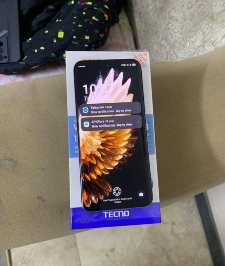 تكنو سبارك 40 برو بلس 
جديد  مكتف صارلة سبوعين
كامل ملحقات بالعلبة شاحن سريع + الشاحن الماك سيف
السعر 230  بي مجال  
عنواني بغداد -دورة
***********
