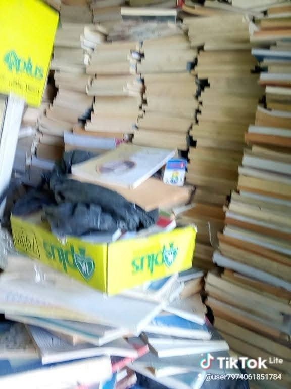 السلام عليكم توجد لدينا تصفية مكتبة لبيع الكتب وكل ١٠٠كتاب بسعر ٦٠الف دينار مع التوصيل المجاني لجميع المحافظات***********
