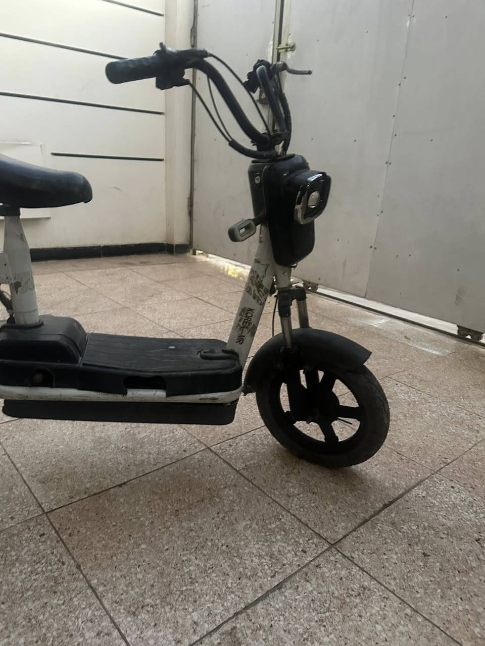 متاح للبيع دراجه شحن كوريا مار حجم ١٤ أربع بطاريات نضيفه مستبدله بيه وحده مستعمله نفس قياسهاالسعر ١٣٠وبيه مجال   بيع أو مراوس هاتف ***********
