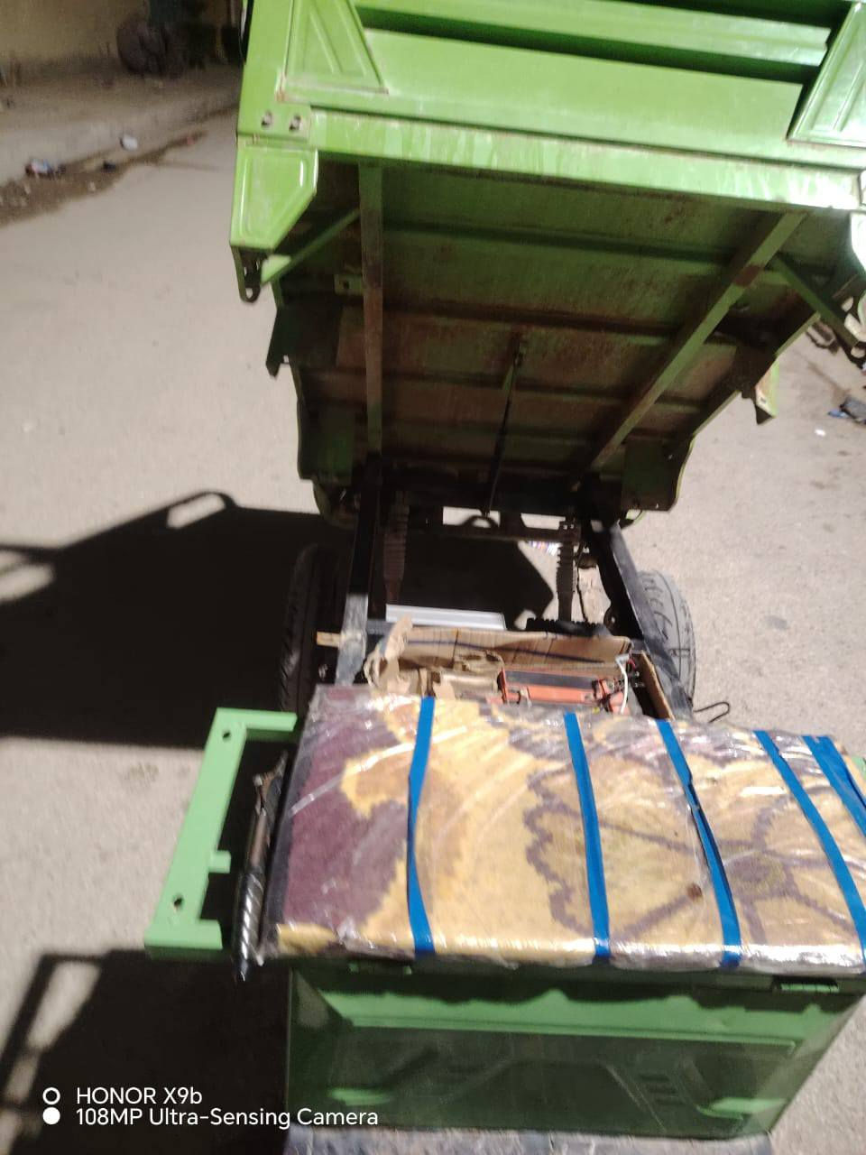 السلام عليكم
طرطورة شحن للبيع باتريات تقره كلها ٩ السعر ٥٥٠ الف 
الاتصال على هذا الرقم ***********
