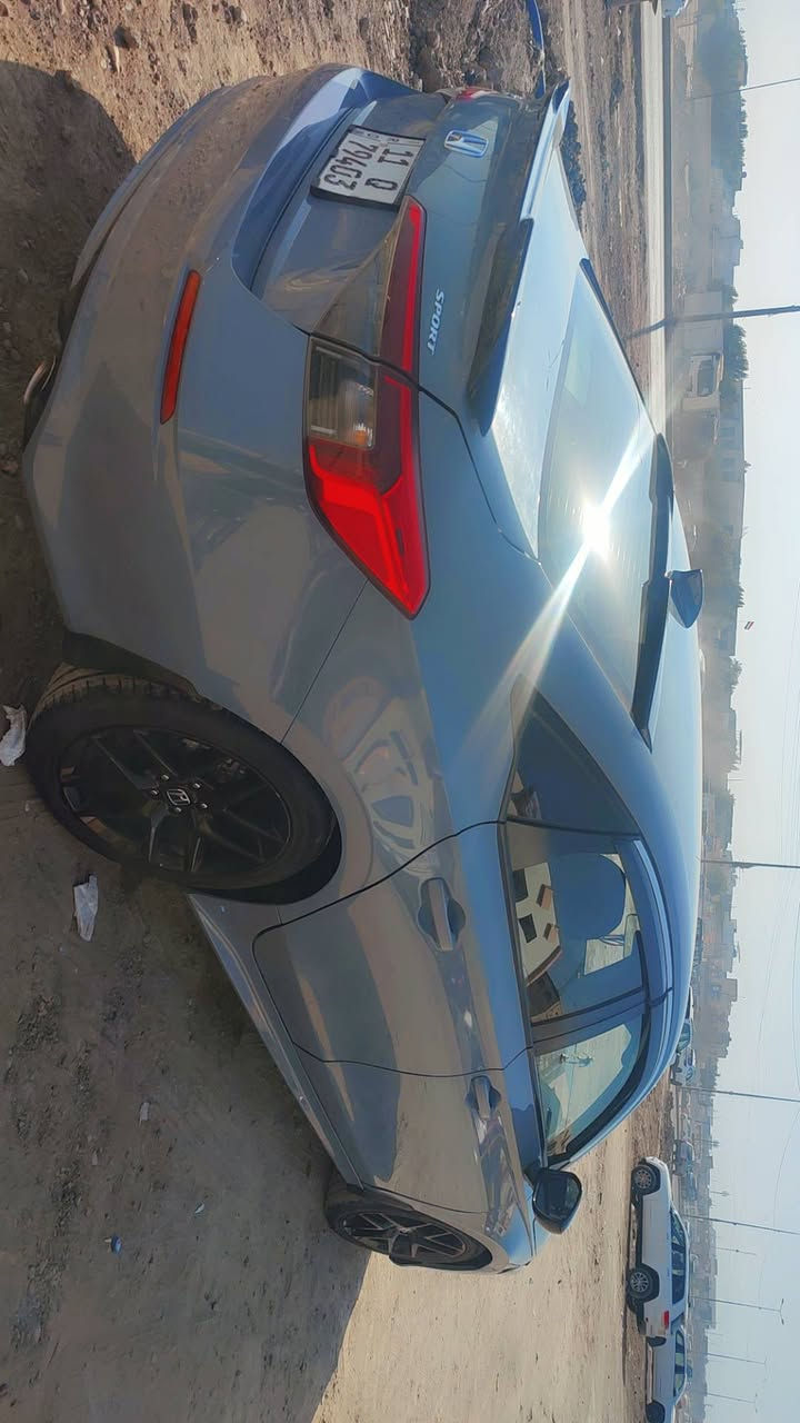 السلام عليكم ... السعر 160 لان السياره صارت عليها ب173 قبل سنه .. 

هوندا سفيك ..
موديل 23 ماشيه 45 مايل
لون سمنتي سموك مميز 
بيها حادث جاملغ وbdr بسيط جدا 
رقم بغداد باسمي تحويل بنفس اليوم ..
*********** علاء 
مكاني بغداد ..
