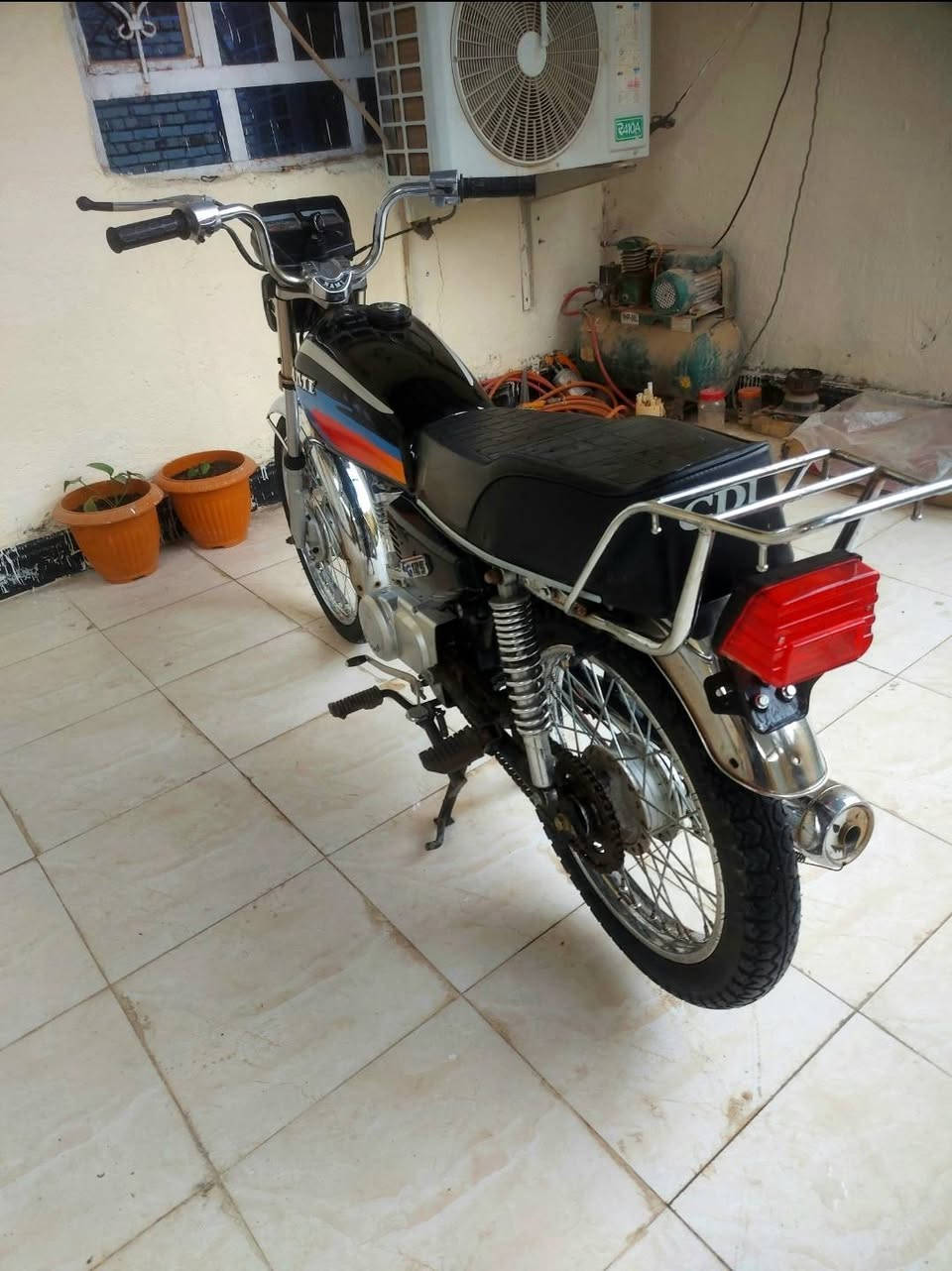 نامه شاصي 14 وغراضه نضيفه جديده مامفتوحه 
فقط بيهه (لاستيك ولف) اوراق كامله
مكان ناصريه قرب جامعه ذي قار 
سعر ٧٢٥ وبيهه مجال 
***********
