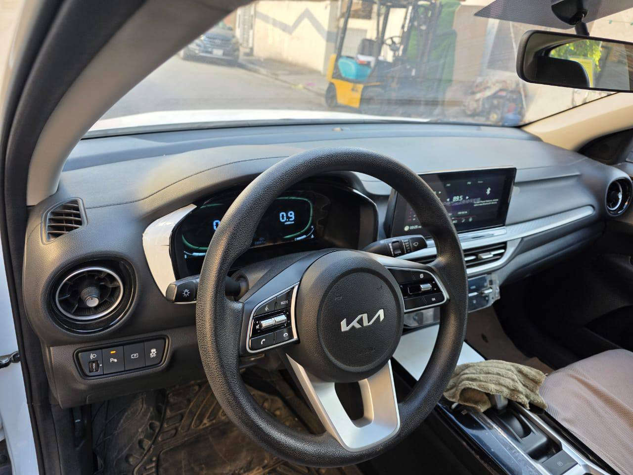 السلام عليكم للبيع موديل 24 رقم أربيل باسمي مكفوله من صيغ وبارد عدا شخوط 141 وبيها مجال ماشيه 26 الكاظمية ***********
