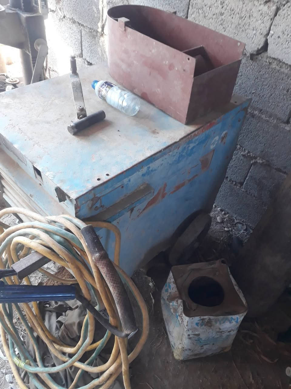 للبيع مكينة لحيم وزنه ٢٥٠ كيلو ثري فيز للإستفسار الاتصال على الرقم ***********او***********
