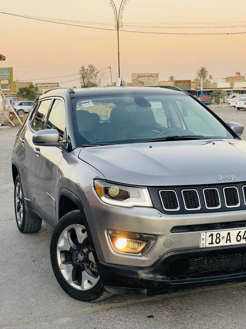 السلام عليكم 
جيب كومباس للبيع موديل 20 ماشيه 72ميل سياره كامله المواصفات السياره جاهزه من كلشي والسيارة باسمي ضربته فقط الجملغ الامامي الايمن ونفسيته مصلح ومصبوغ وهذا رقم  تليفوني *********** السعر 135وبيه مجال للشراي
