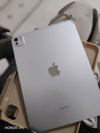 آيباد 11 برو • بطارية ٩٤٪ • بالضمان