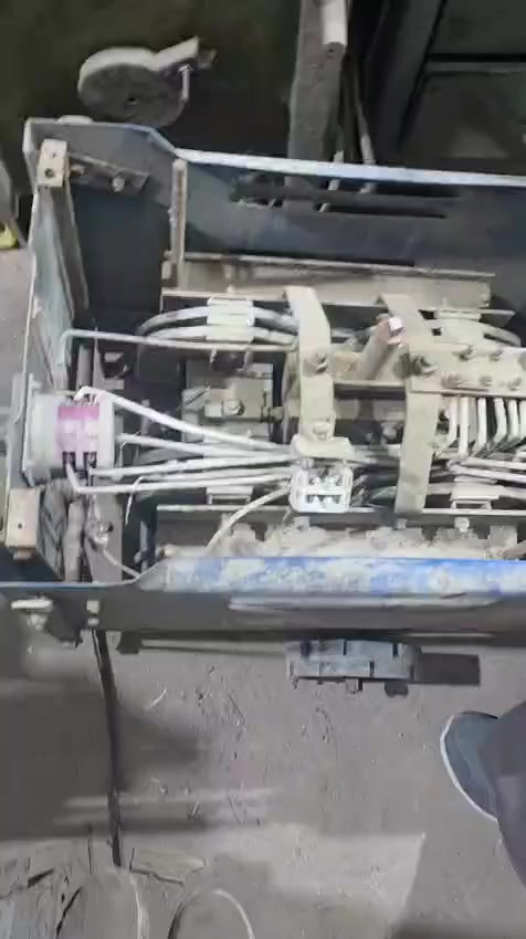 السلام عليكم اخوان رمضان كريم ع الجميع اغراض حداده للبيع مكينه 
بلغاريه كراكره +مكينه يوغسلافيه كونكار +مكاين عراقيات عدد 2 المكان محافظه ذي قار للاستفسار الاتصال ع الرقم ***********او ***********
