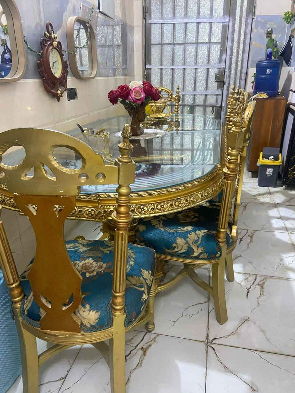 ميز  ست كراسي مع التخم مالته ١٠مقاعد السعر٣مليون وبي مجال للشراي
العنوان /كربلاء حي الأمين
التواصل على الرقم *********** واتساب
