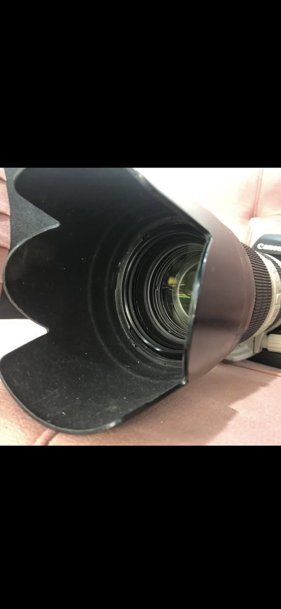 عدسة كانون 70-200 رياضي
فتحة عدسة 2.8 
دبل ستبلايزر
نضافة 90‎%‎ 
ضمان الشغل 
تواصل وتساب ***********
