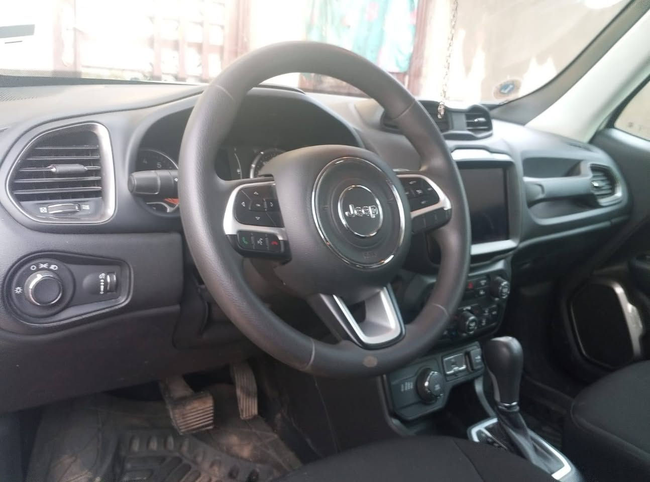 السلام عليكم جيب للبيع موديل 23 كلها ببلاديه مابيها اي تبديل سونارها بلصور ماشيه 40الف فقط سياره جاهزه بسمي عارضها ب140وبيها مجال مكاني بغداد ***********
