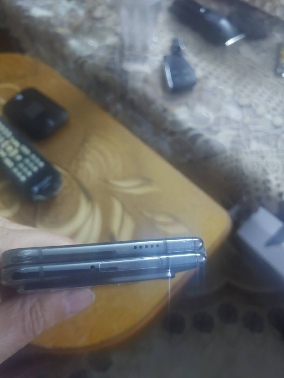 كوكل بكسل فولد ذاكرة 512 نظيف جدا جدا مشكلته الشاشه الخارجية تشتغل شويه وتطفي بعد ما تشتغل. وياه راس شاحنه مال كوكل بكسل ولزكه للشاشه الخارجيه. 
السعر 400 قفل قفل قفل
فقط الي يناسبه السعر يخابر  عادي وواتسب على الرقم
***********
موجود توصيل الى كل العراق
