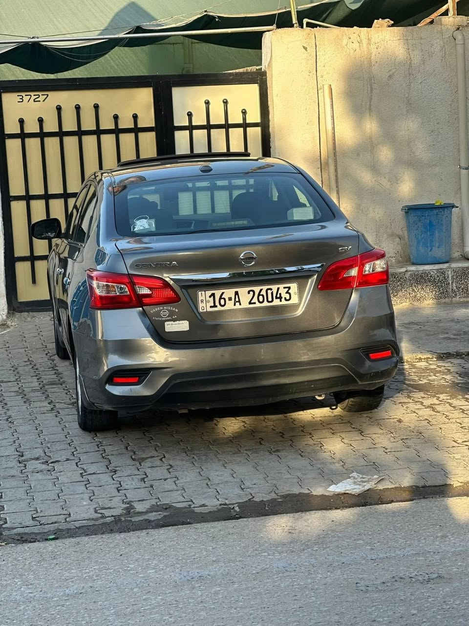 السلام عليكم 
نيسان سنترا ٢٠١٧ فول مواصفاتsv
فتحه تحكم ستيرن جهتين كروز سرعه شاشه تاب كامره خلفيه بك لايت لد 
حداديه كامله امامي خلفي قبل شهر مشتغله كامل تخم تاير جديد 
حادث سياره دعاميه خلفيه فقط صبغ 
الباقي مكفول السياره بسمي مشروع وطني تحويل ثاني يوم 
الهاتف ***********
