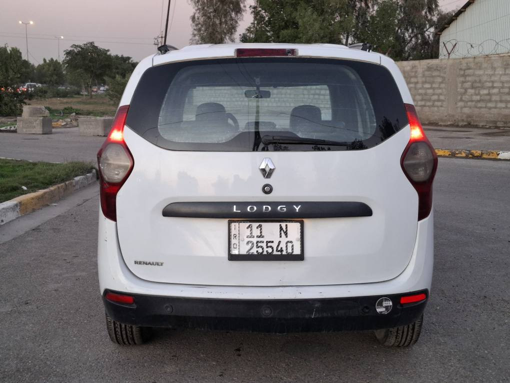 السلام عليكم رينو موديل ٢٠١٤ كير عادي سبعه راكب تبريد ثلج كهربائيات كلهه تشتغل داخل نظيف صدر امامي وخلفي ممتاز تخم تاير نظيف جاهزه بدون نقص سونر مرفق بالصور مكانها بغداد الدوره ابو دشير هاتف *********** سعرها ٦٤ وبيها مجال ان شاء الله تعالى بغداد, العراق
