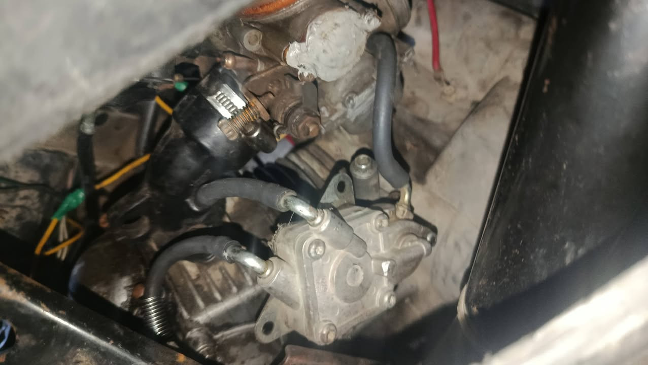 دراجه سكنس نثيه 140 ياباني كابرتير الدراجه كوم حديد بس تفاصيلها كتالي
ضفيره جديده مال تفصيخ
كفرات كامله بس بيهن كسورات موجوده اني فاتحهن
مكينه تجفيت جديد مضبوط وكم موجود سحب قوي 
الدراجه عطلها كهربائيات ناريه بيه تشتغل بس تكطع ومن تطفى يرادلك 10 يلا يشغلوها وايضآ الكابريتر تعبانه ابيع كوم حديد الي تفيده معروضه 250 الف بيها مكاتبه مكان الحريه الدولعي موجود واتساب ومازنجر رقم الواتساب ***********
