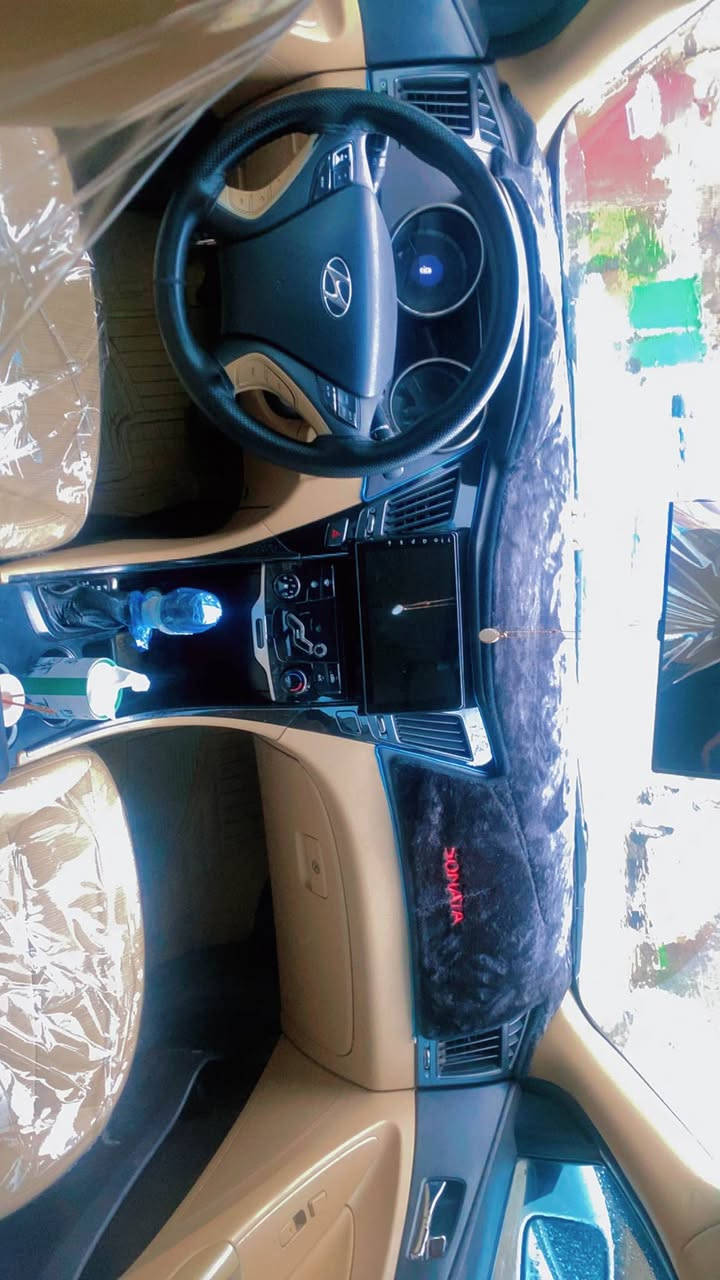 سلام عليكم 
هونداي سوناتا موديل 2011 
حجم المكينه 24 
سنويه ورقم جديد سنويه عظم بأسمي تحويل ثاني يوم
سياره جاهزه ماتصرف عليها ربع
طخم امامي خلفي مبدل جديد 
وياله وتايرات جدد وياله مال ازيرا 
نوزلات بلكات كلها جديد وعليها ادامه دوانز ماكو نهائياً 
صبغ السياره جماليه بيها تقريباً 4 قطع ونص بدون دواخل 
مواصفات السياره داخل اصفر واسود 
نظام ايكو 
تحديد سرعه وكشنات كهرب 
حساسات خلفيه 
سعر السياره 95 فقط 
بيع فقط بدون مراوس 
مكان السياره دهوك 
*********** واتساب دهوك, العراق
