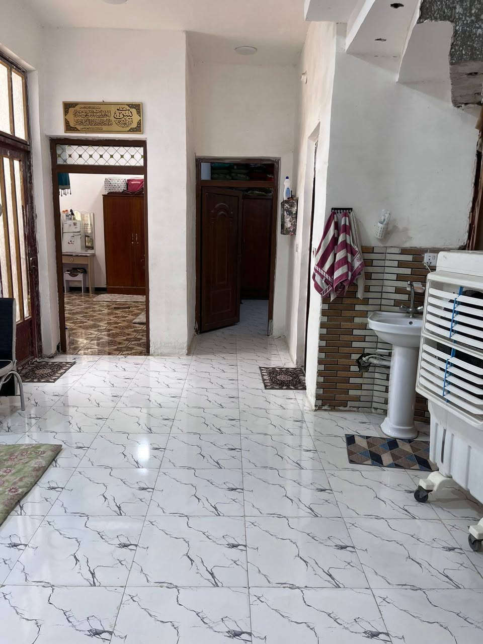 منزل 200م  الجغيفي الثانيه طابقين الطابق الارضي كامل فقط الكراج يراد تطبيك كاشي الشارع تبليط الطابق الثاني محتاج كهربائيات الرياض  السعر 120 مليون وبي مجال بيع مستعجل كل تفاصيل المنزل مبين بالفيديو الصور التواصل ع خاص او ع الرقم  الموجود ***********
