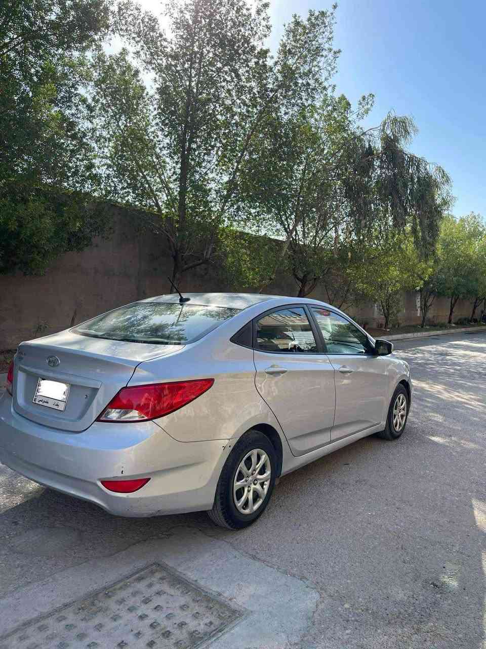 السلام عليكم اكسنت موديل ١٦ امريكي بيهه قطعتين  ضبغ باب السايق والجاملغ اليمنه الامامي  السياره ماشيه 80mi الف السعر 100 ورقة وبيها مجال المكان الكاظمية رقم صاحب السيارة  *********** مكلف با النشر
