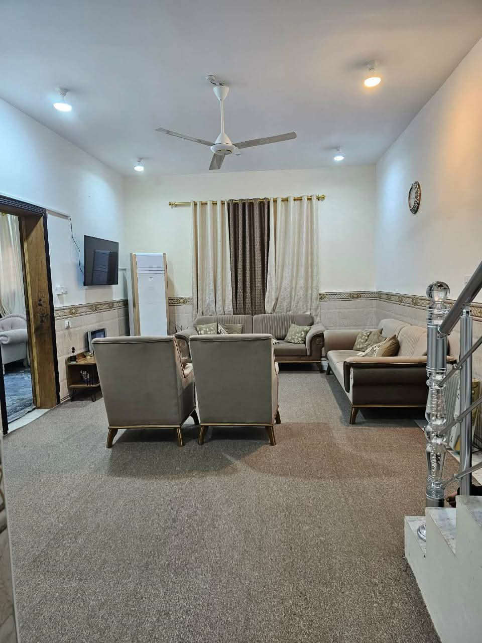 دار للبيع مجمع اسكان الدوح 

المساحه  ٢٢٠م  قرب الاسواق 

للاستفسار الاتصال على الارقام او مراسلة الصفحه 
***********
***********

ملاحظه مستعدون لاستقبال عروضكم من القطع والدور السكنيه ماعليكم سوى ارسال المعلومات إلى صفحة المكتب 

عنوان المكتب السماوه نهاية شارع الاسكان قرب كافترية كناري
