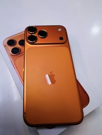 ايفون 17 برو ماكس 256 شريحه  مشحون 20 مره فقط بطاريه 100 اخو الجديد  ا...