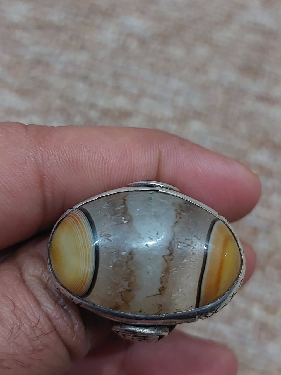 سليماني نحله صياغه ثقيله سلجوقيه فضه عيار ٩٢٥ حجر قديم واصلي مكاني بغداد ماعندي توصيل ***********
