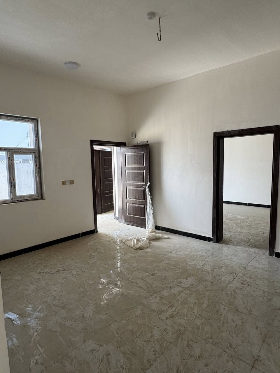 بيت🏡300م في مجمع مابين الحرمين السكني في الحيدريه عمود 550 بلوك 16 دار 8 جاهز للسكن  سند حر طابق واحد نظام الفلة 

يتكون من : استقبال وصالة ومطبخ وصحيات وغرف نوم عدد 2 

السعر المطلوب 💷 : 
42 مليون 
98 مليون المتبقي من سعر البيت على المصرف العقاري يقسط لمدة 20 سنة 

للأستفسار المراسلة على الخاص 
أو على الواتساب فقط 
***********
