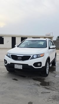 سورنتو موديل 2012 خليجيه  كير ومحرك بحاله جيده  بيها صبغ بلجنطه  شاشه ...