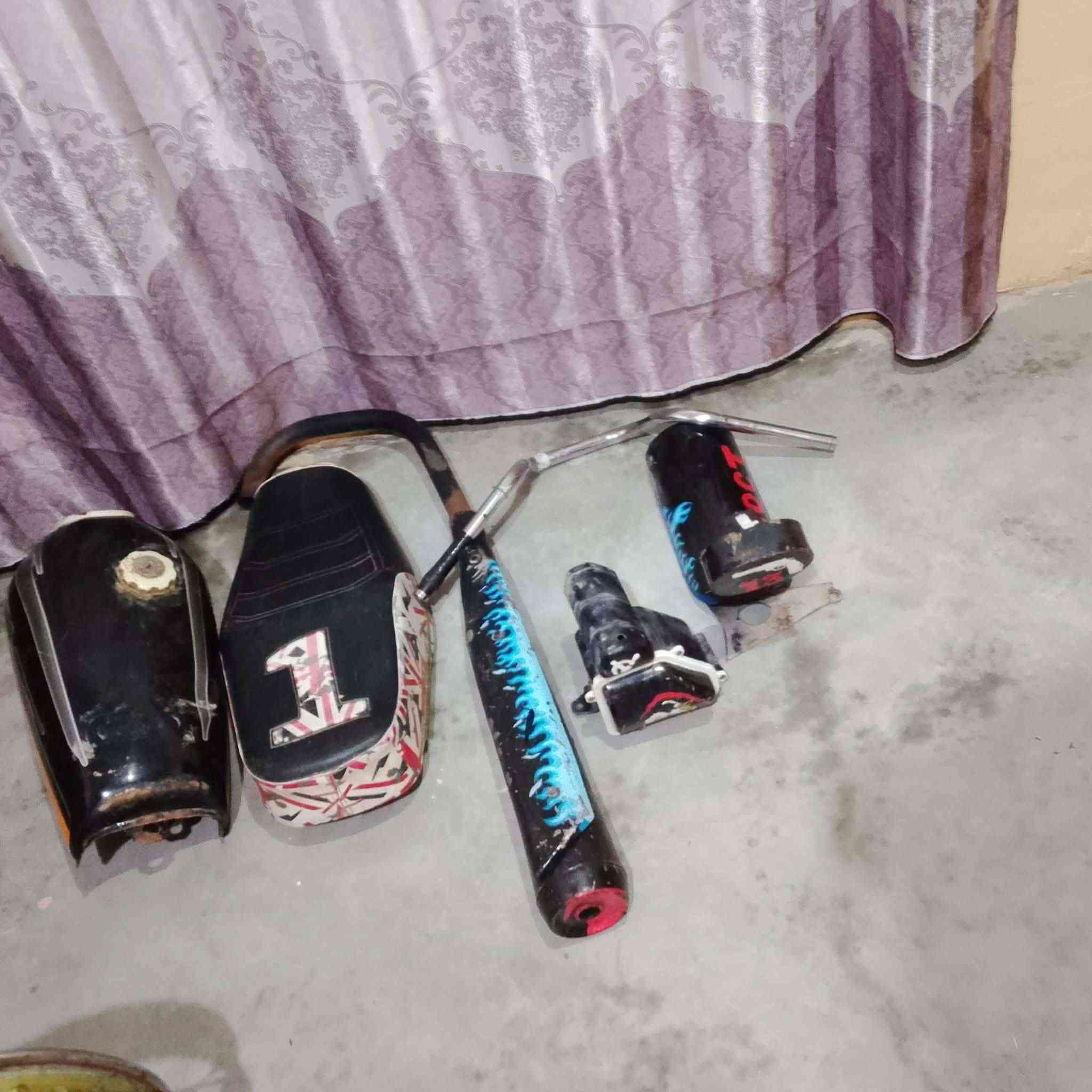 السلام وعليكم دراجه رابيدو موديل 23 محرك ما مفتوح شلعه معدل محرك حرفR عل 1و2 و3ترفع اصولي مو كلك دراجه مضمونه ومكفوله الدراجه هسه بلاديه تريدها بلاديه ابيعك بلاديه تريد حربي ابيع حربي ومع العلم تعميرتها همين للبيع غراضها مكاني صلاح الدين الشرقاط ذني صورها من جانت حربيه وهسع بلاديه


**إذا كنت صاحب هذا الإعلان وتريد حذفه لأي سبب، رجاءا أرسل رسالة إلى الدعم الفني**