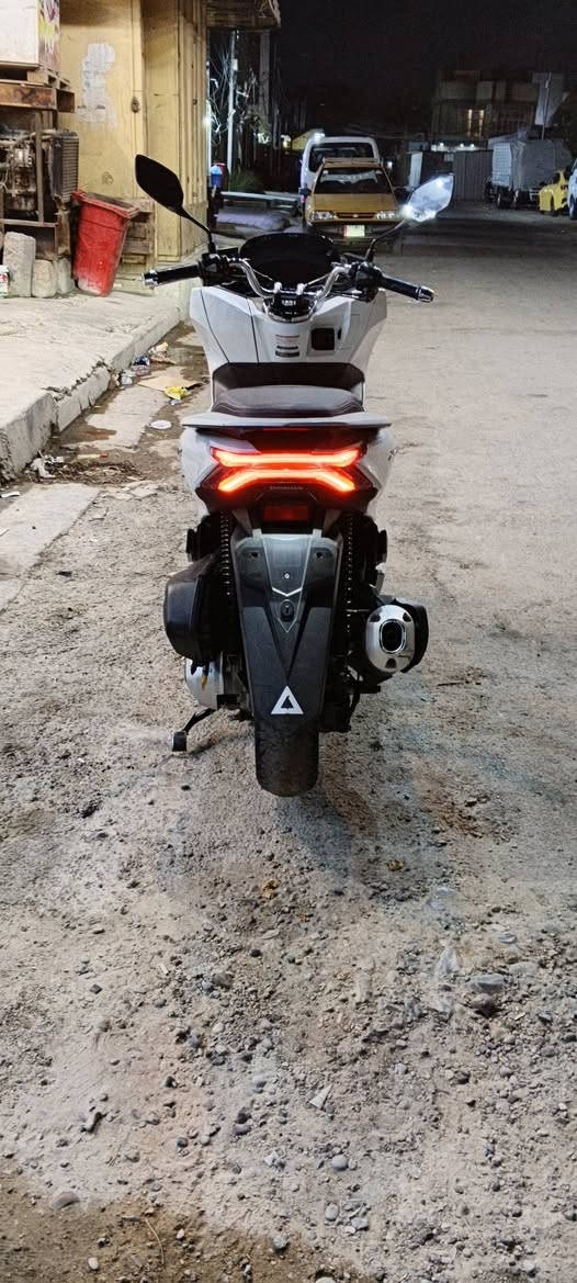 دراجة بي سي إكس PCX جيل رابع
دراجة زيرو 
ممشاهة 9 الاف وكسور  يعني زيرو 
دراجة خير من الله 
كفر ومكينة كفالة عامة بس شخوط بسيطة موضحة بل صور 
مكينة 125 سيسي 
العنوان/ مدينة الصدر 
***********
السعر 30 ورقة وبيهة مجال
