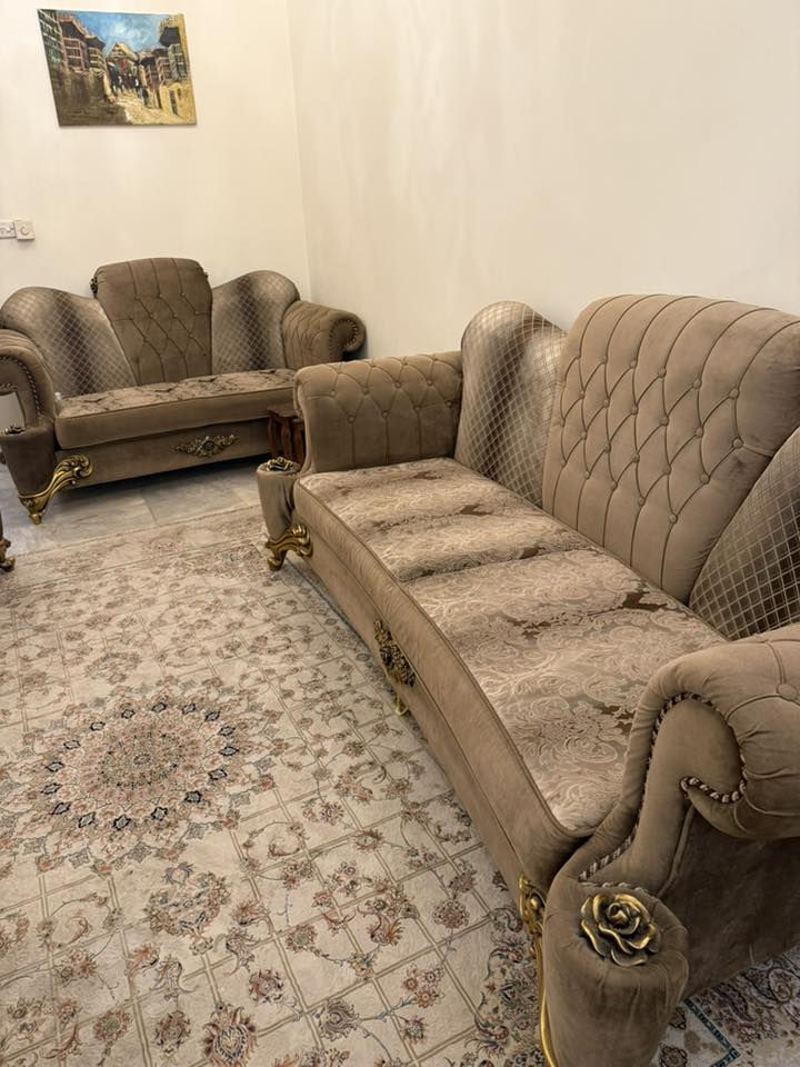 السلام عليكم كل عام وأنتم بخير تخم قنفات درجه اولى مشتري من هوم سنتر ب 2500 مكاني الكراده اريده ب1250 وبي مجال ***********
