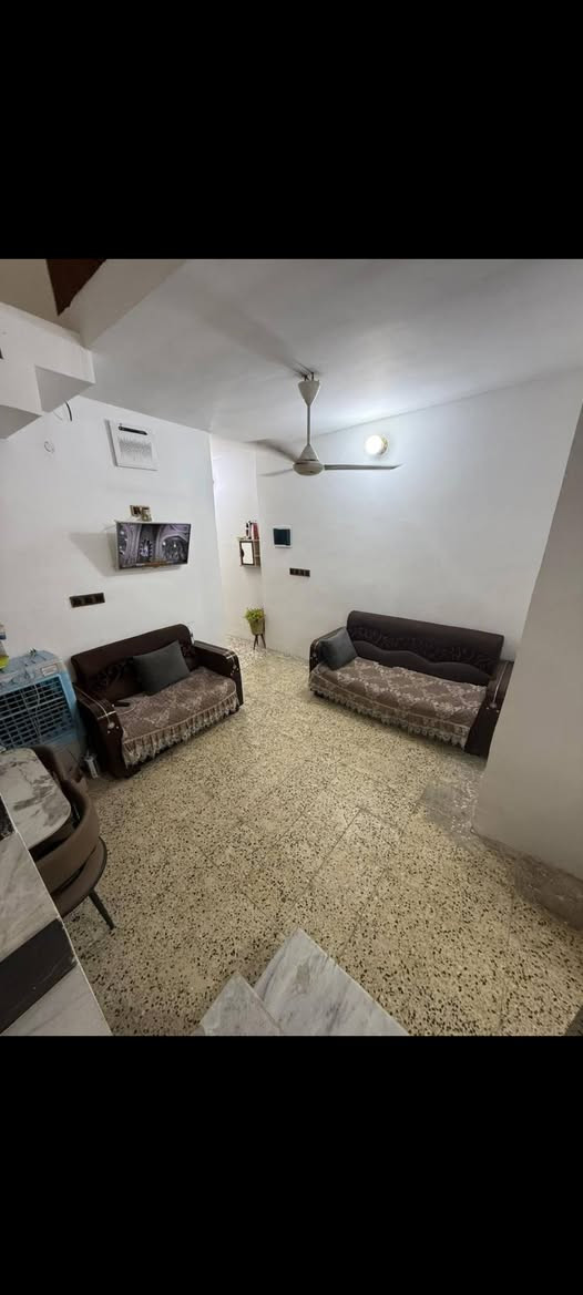 دار للبيع  المساحة ١٢٠م طابو صرف منطقة الشعب الصحة فرع علوة السمك قريب على كل شيء  مسلح طابقين ومدخلين بيه غرفتين نوم وكراج كبير للاستفسار الاتصال على ***********6
