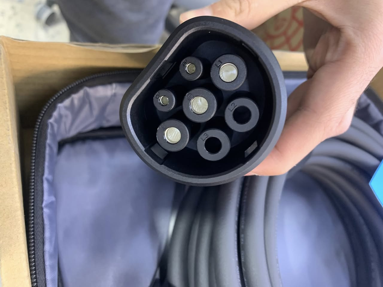 ⚡ شاحن سيارة كهربائية جوكر للبيع ⚡

متوفر شاحن سيارة كهربائية (Portable EV Charger) جديد بالكارتون ويا حقيبته الأصلية.

🔌 شاحن متنقل عملي وسهل الاستخدام
🔌 مناسب للشحن المنزلي
🔌 جودة تصنيع قوية وتحمل عالي
🔌 كيبل سميك وآمن ضد الحرارة
👜 يجي وياه كيس مرتب للحفظ والنقل

✅ جديد وغير مستخدم
✅ مناسب لأصحاب السيارات الكهربائية

💰 السعر مناسب
📩 للاستفسار تواصل على الخاص او واتساب ***********
