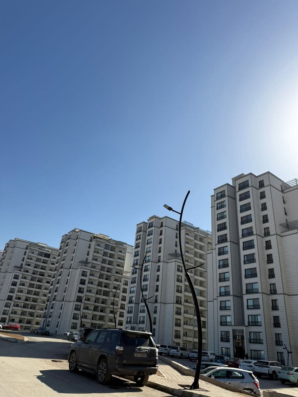 3غرف نوم
مطبخ و صالة 
3صحيات 
بلكونين 
طابق (6)
واجهة امامية 
لاستفسار اكتر اتواصل وياي علي واتساب 
***********
زيدان خلف
