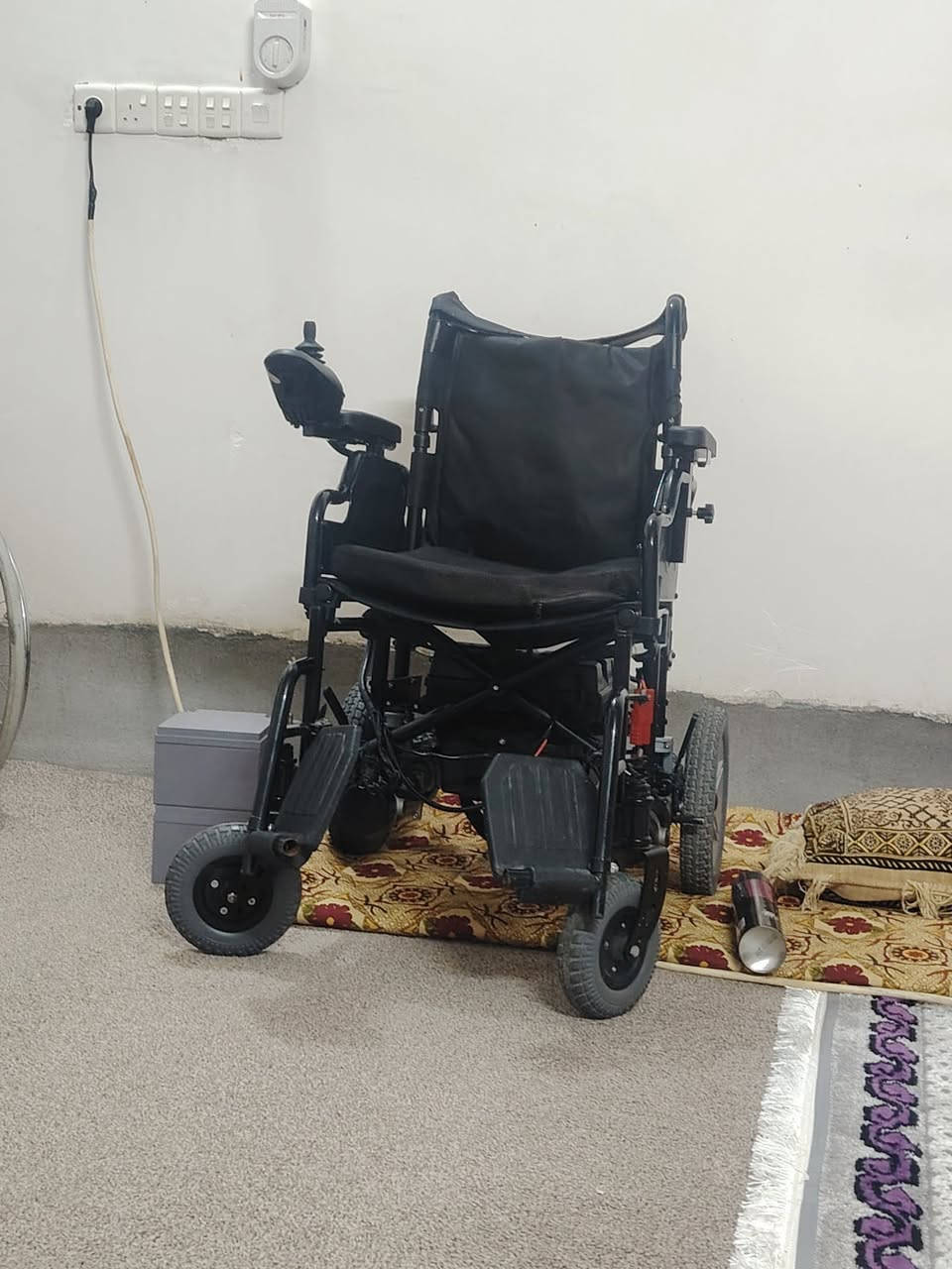 كرسي كهربائي حديث مال معوقيين جديد مامستخدم من اجود انواع شركه jetty 

للتواصل ع خط فقط ***********
