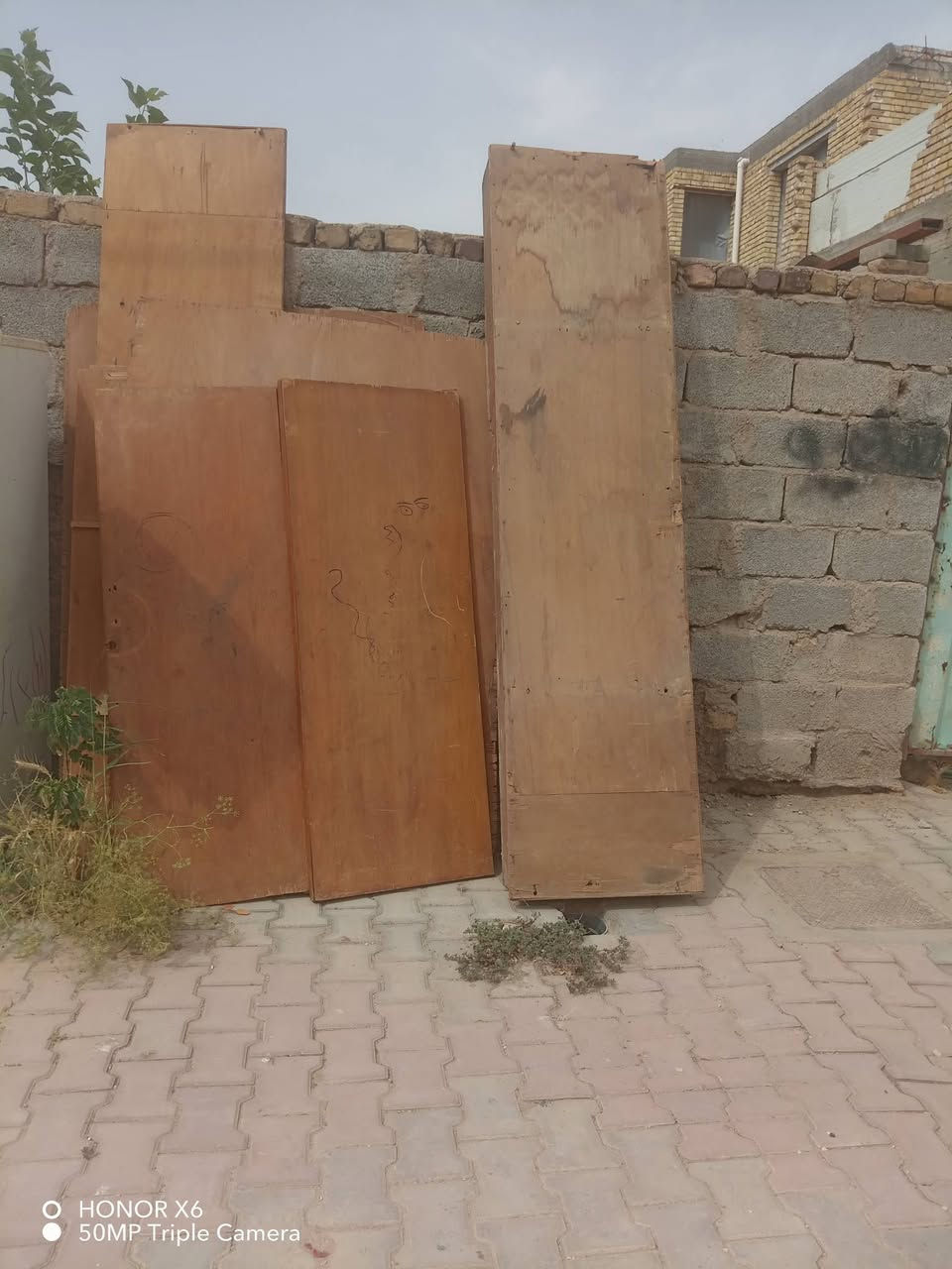 الي يحتاجهم يتفظل يجي ياخذهم وذا احد يعرف عائله فقيره كنتوره 4ابوب وكاونتر مطبخ وميز جربايه ومكتبه والي ياخذهم كلهم مره وحده اذا احد يعرف عائله اوناس ماعدهم يتفظل يراسلني


**إذا كنت صاحب هذا الإعلان وتريد حذفه لأي سبب، رجاءا أرسل رسالة إلى الدعم الفني**