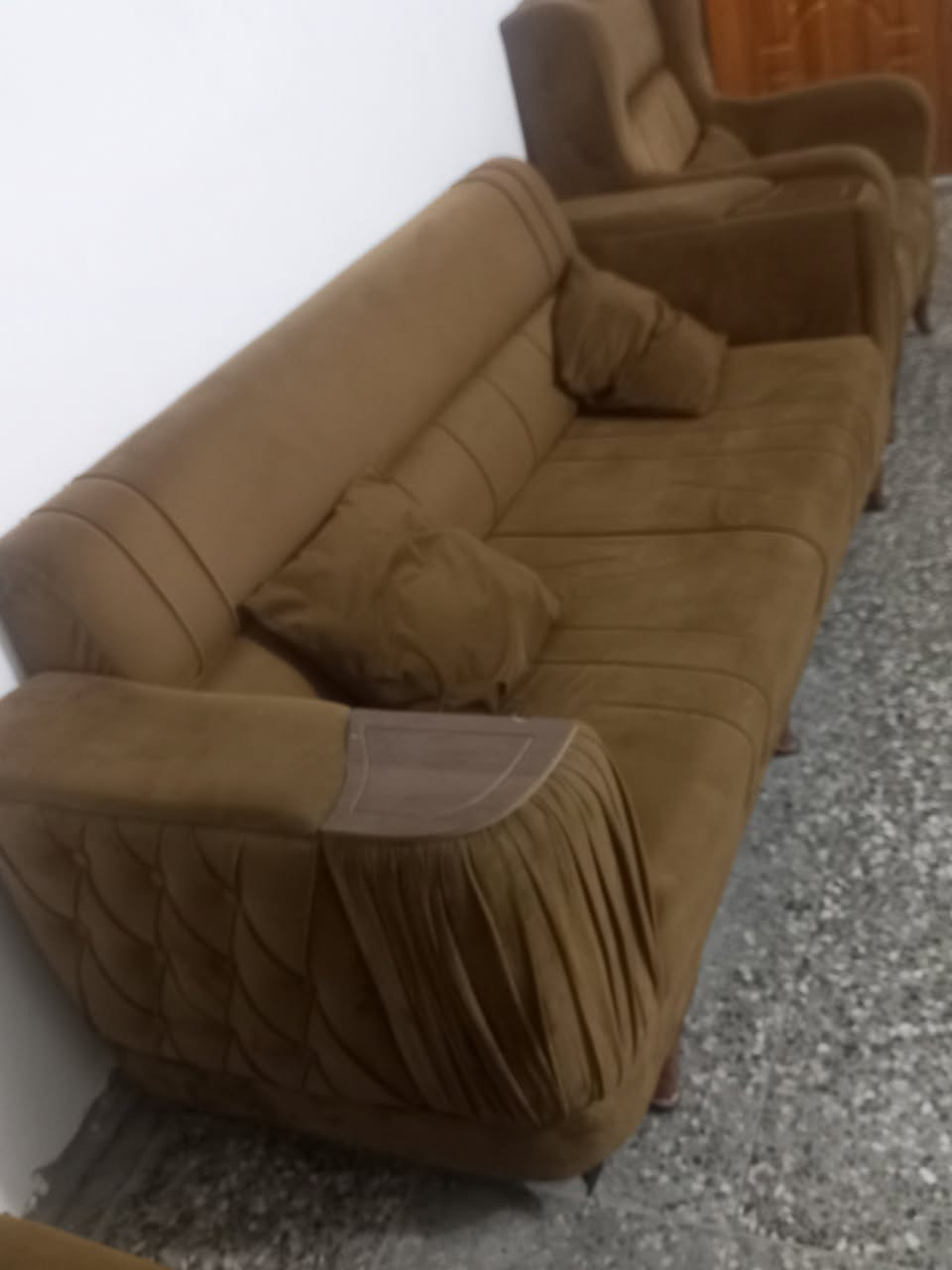 سلام عليكم 
تخم ١٢ مقعد توصا يعني يجي ثنين كبار وحده صغيره ٤ و كراسي مستعمل ٣ اشهر مابي اي ضرر سعره ٤٥٠ وبي مجال العنوان الحسينية ***********
