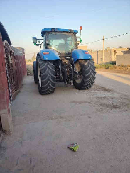 السلام عليكم نيو هلند 2008 كفاله عامه وظع شركه مع اليزر 4متر الجي الباب الاول المكينه وظع شركه محرك كير اكسلات فول عادي بدون مانع صدمه المكان واسط الصويره الاتصال *********** السعر مناسب
