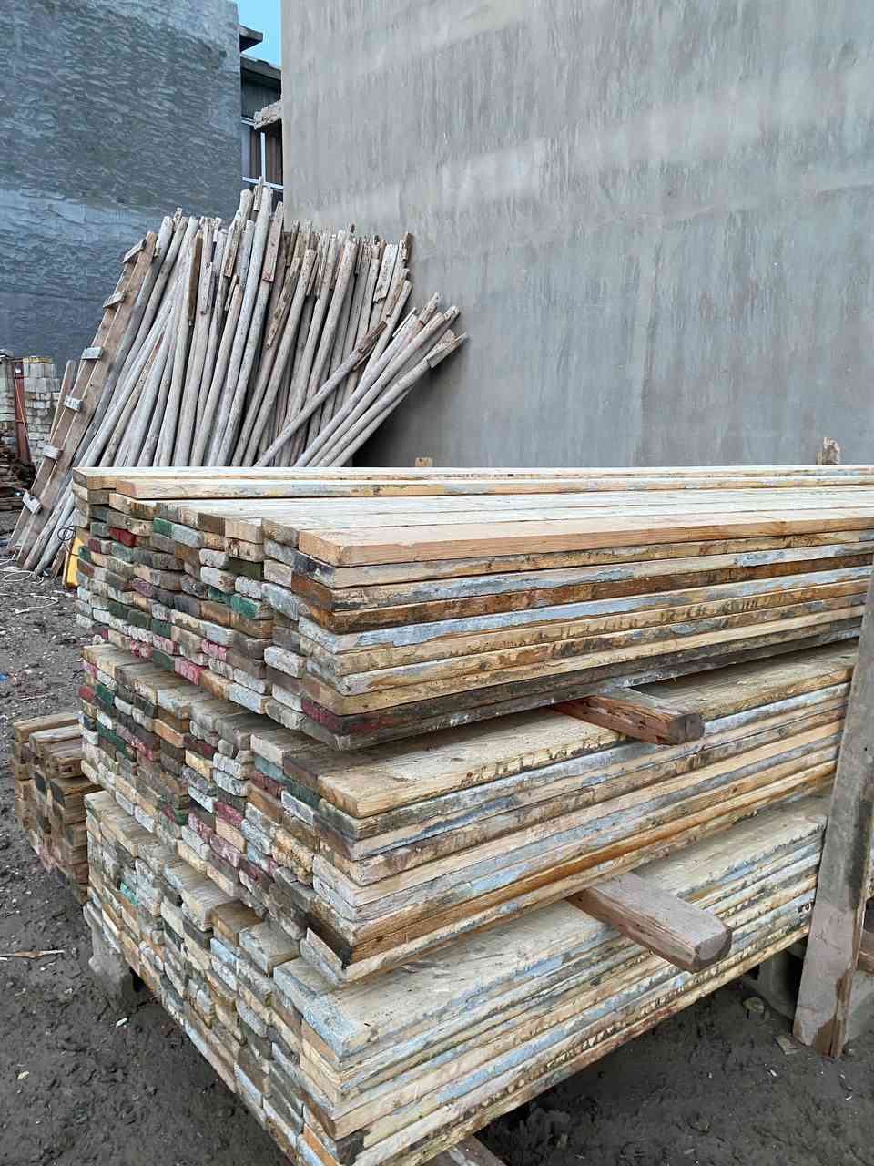 خشب للبيع مكاني حله ***********\\***********
