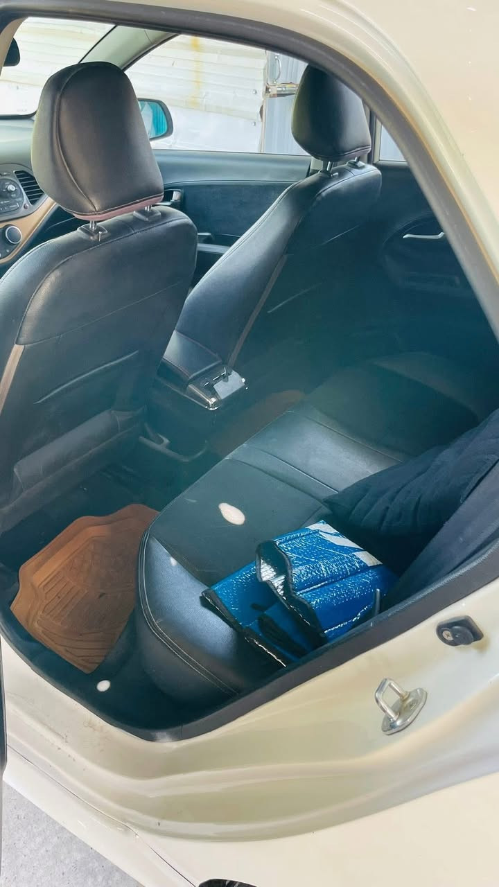 السلام عليكم كيا بيكانتو 2014 رقم اربيل سنويه ساقطعه بيها وكاله
مواصفات السياره تحكم استيرن كاميرا خلفيه ويل كب مري شفط كهرباء مكينة 4 سلندر السياره ماشيه تقريبا 76 الف كيلو السياره صدرها نص عمر بيها 3  قطع صبغ باب الخلف السائق وباب السائق وصار بيها حادث نصبغ بيها بنيد ودعاميه والسياره استخدام شخصي فقط سعرها 83 قفل السياره عليها غرامه 900 الف تنكص من سعر السياره  تريد تحويل او وكاله موجود

للاستفسار الاتصال ع رقم ***********
