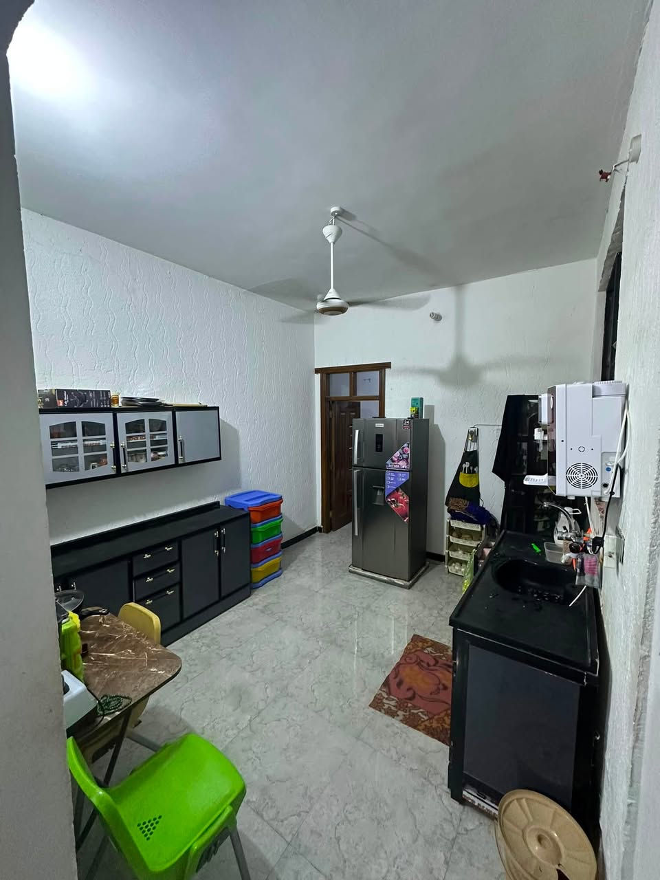 السلام عليكم /بيت للبيع طابو صرف

المساحه/ 125  

📍عنوان البيت شارع80  المنهدسين الرابعه 

مجاور مدرسه عمر عبد العزيز وقريب مول زيد 

واجه 5م 
يحتوي على صاله
غرفه نوم 
مطبخ 
صحيات داخليه 
صحيات خارجيه
طارمه مع ممر خارجي وداخلي 
السعر 122
للاستفسار 
***********
