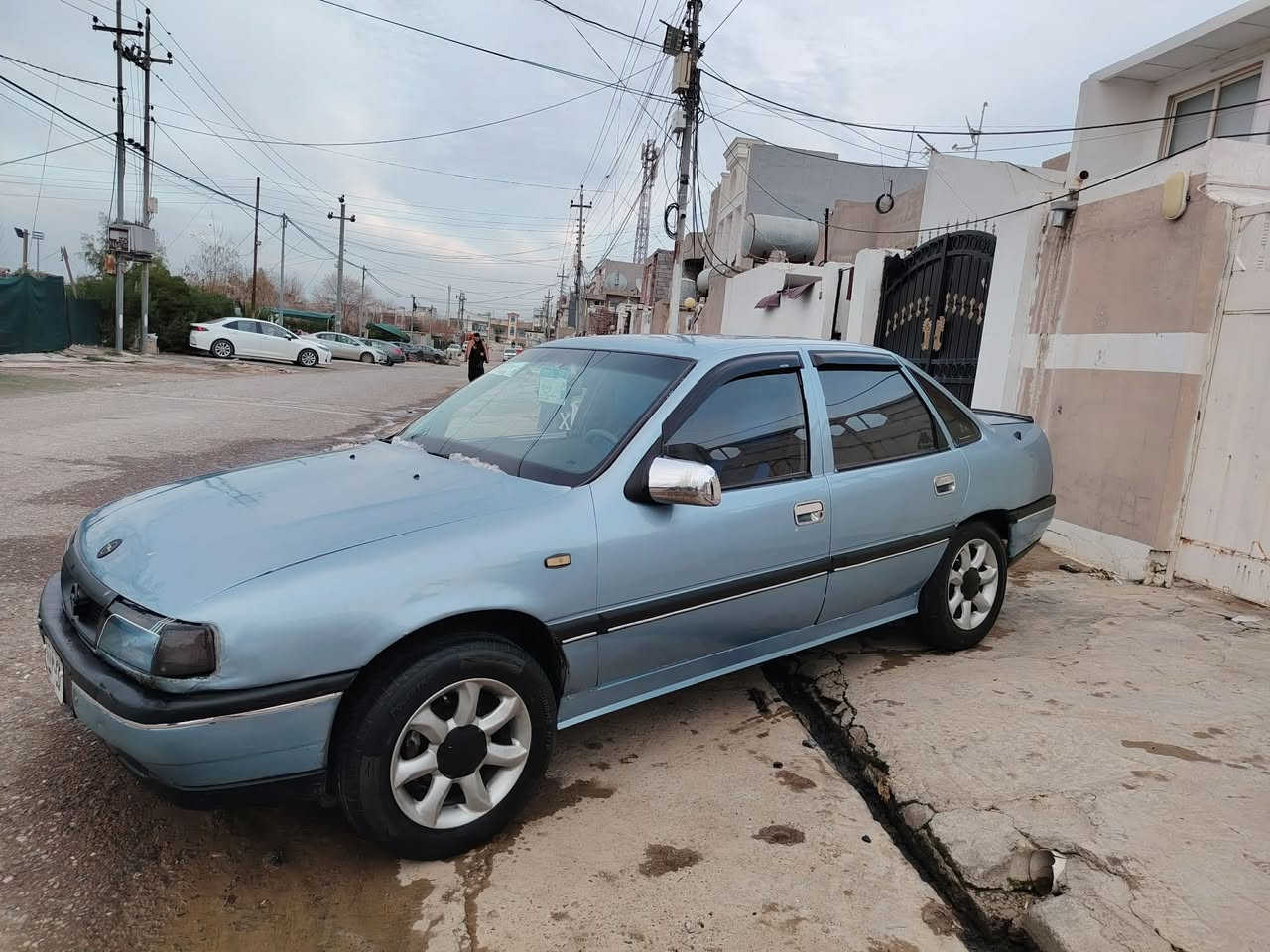 ***********             ***********

فیکترا          مۆدیل1990    گێر حادی

گێر ومەکینە بەشەرتە     ١٦شازدەیی قایش پانە
  
کارەبایی کامل ئیش دەکاتن     زۆر تووندووتۆڵە
       
ئارم سلێمانی          سەیارەکە زۆرجوانەو پاکە
 
گۆرینەوە ناکەم تەنها دەفرۆشم
     شوێن هەولێر
