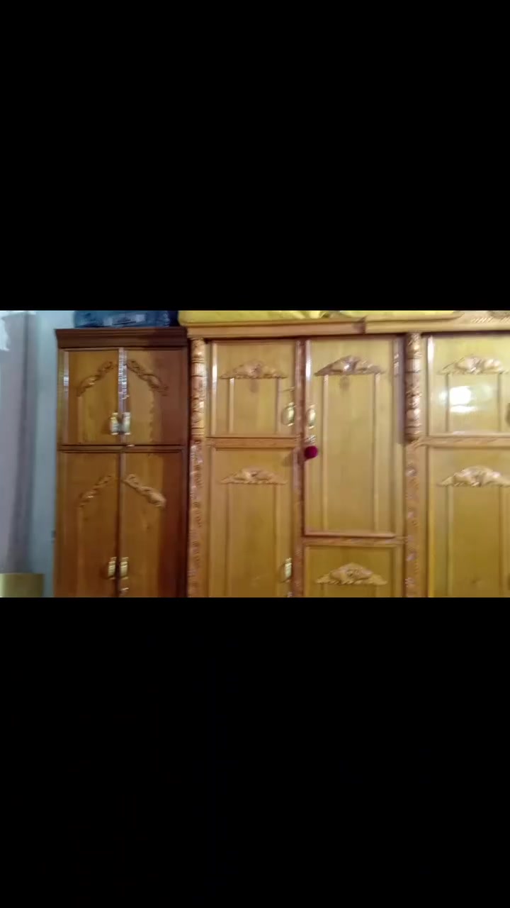 ***********غرفه اخشاب للبيع نقص فقط ميزه مرايه مكان البلديات
