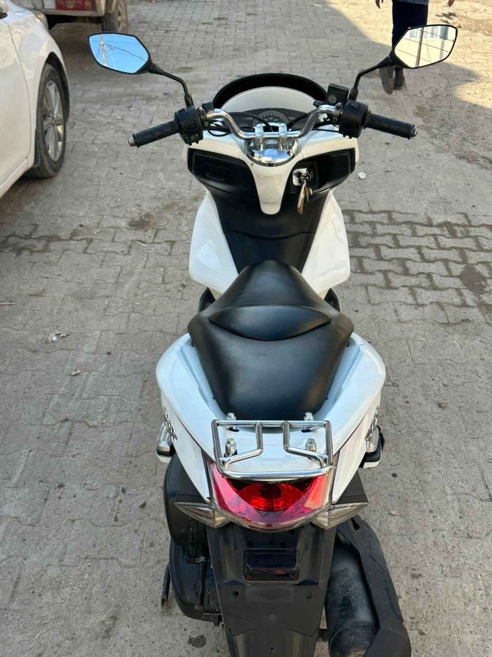 PCX جيل اول دراجة خير من الله رقمي ***********

