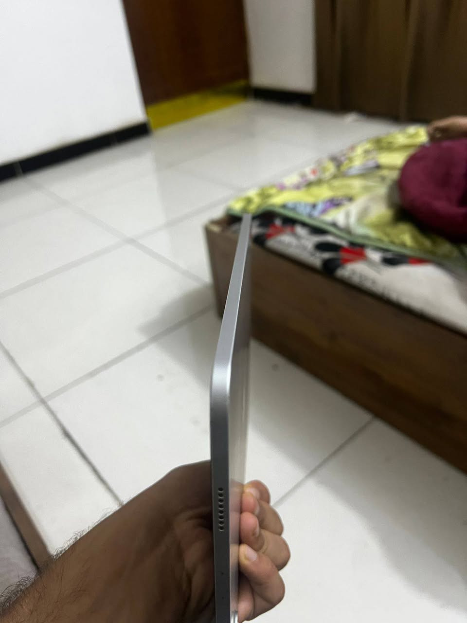 سلام عليكم ايباد مني 6 ذاكرته 64  السعر 335وبي مجال قليل 
وعندي ايباد m1 بطاريته 86 امبدل شاشه اصليه سعره 500 وبي مجال قليل بغداد مدينه الصدر
***********
