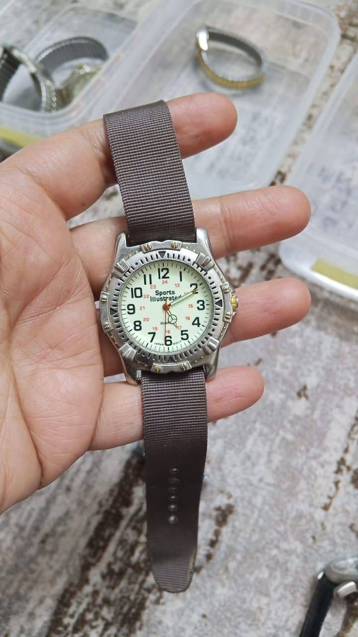 شلعة متكونه من خمس قطع🚨#
١/تايمكس نسائي امريكي نوادر ✅
٢/سبورتس اليستريتد✅
٣/واتش إت أدفانس✅
٤/ساعة جنيف✅
٥/ساعة ميكي ماوس نوادر✅

الهدايا/ باتريات لكل الساعات فقط التايمكس يحتاج لها باتري صغير فقط ✅🚨

سعرة الشلعة قفل قفل قفل
75 الف دينار على اول تم ✅

منا الباجر يخلص العرض ✅🚨
***********✅
