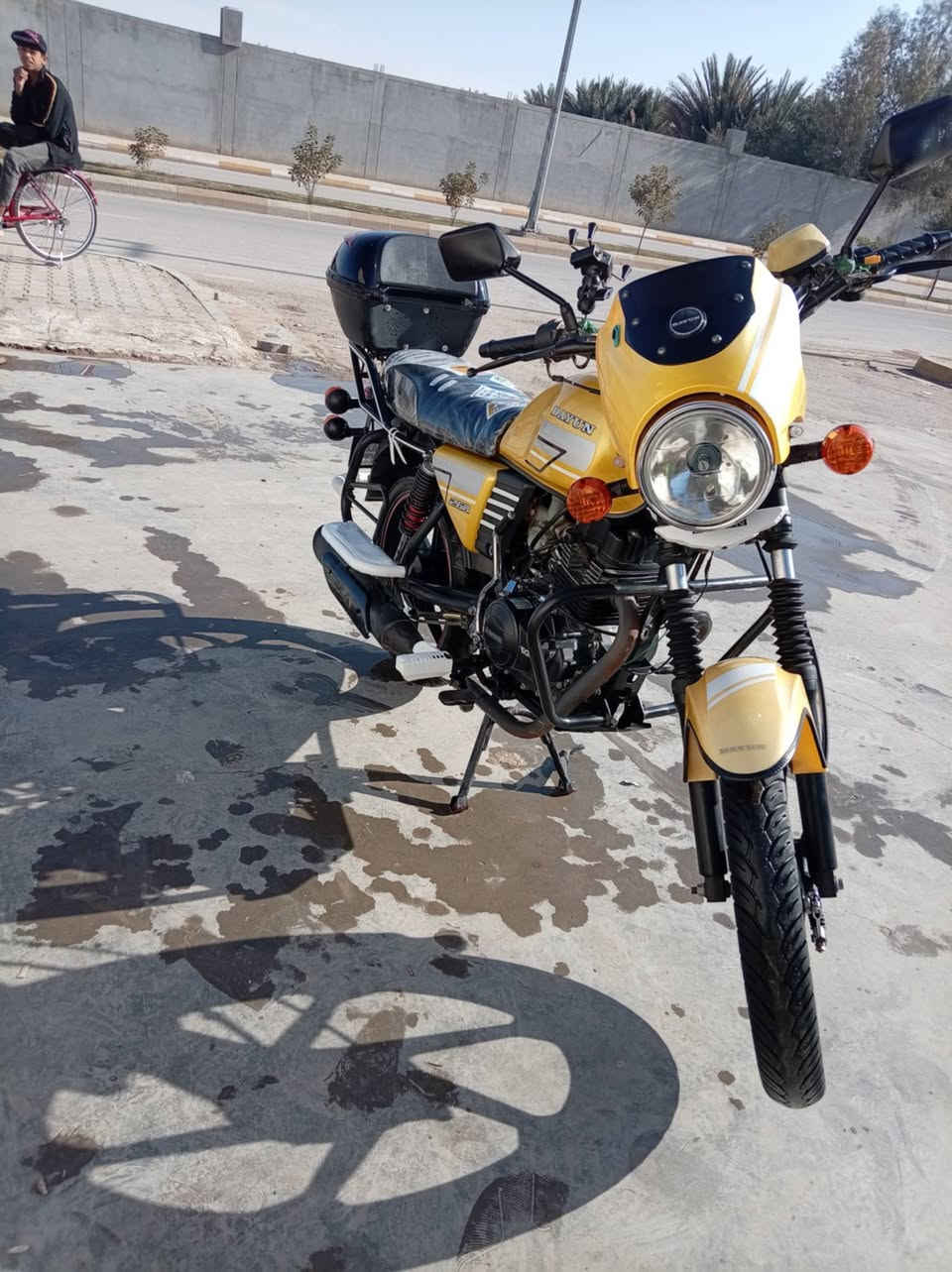 سلام عليكم دراجه دايوان للبيع موديل 21 رقم وسنويه  السعر مليون 900 وبيها مجال  ***********
