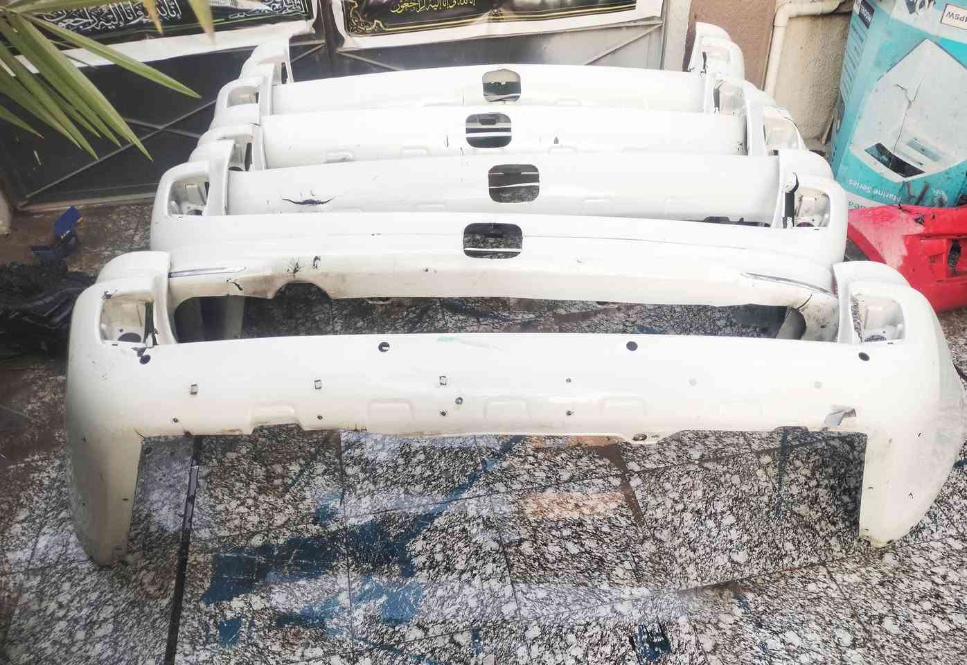 ٨ دعاميات ولحية خلفية عدد ١ لون ابيض صدفي الدعامية على ٢٠ الف 
مكاني الكرادة ***********
